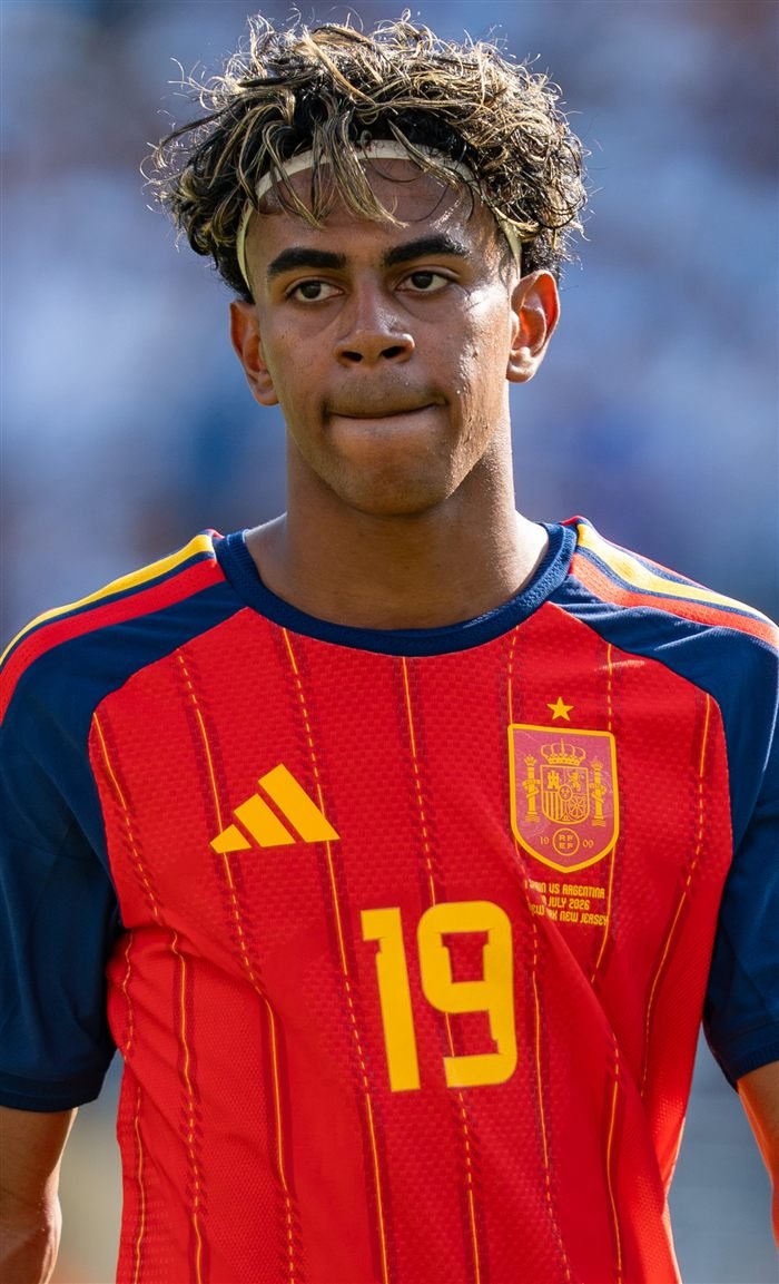 Lamine Yamal wearing the Spain national team jersey