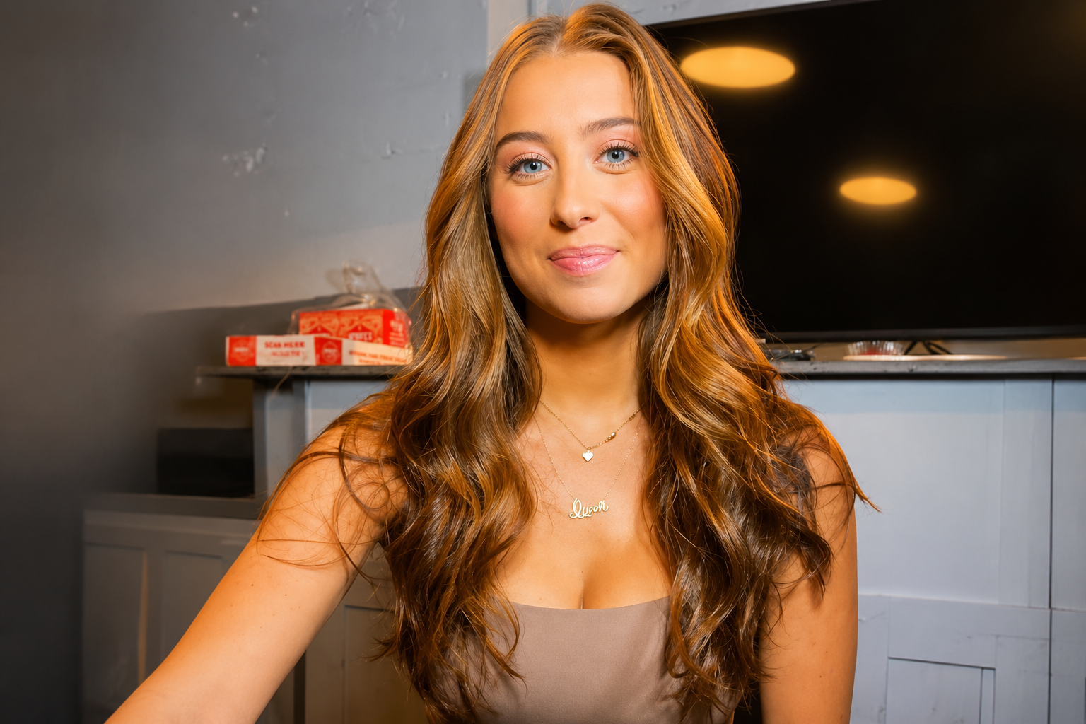 Margot Bossus net worth 2026 – smiling in a beige top