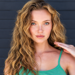 Alyssa McKay net worth 2026 – with long wavy blonde hair wearing a green top